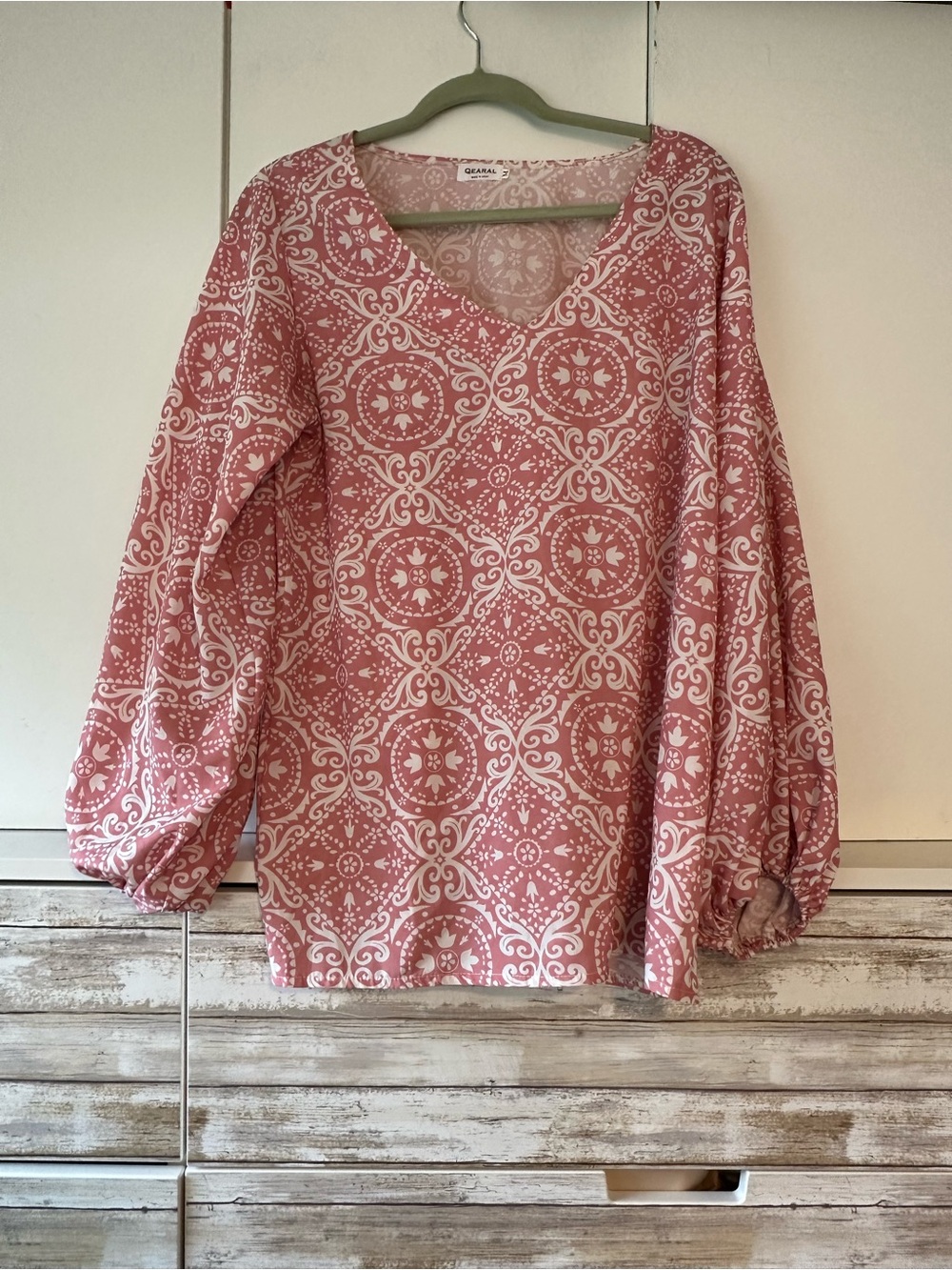🌸 QEARAL Pink & White Boho Print Balloon Sleeve Blouse Size M